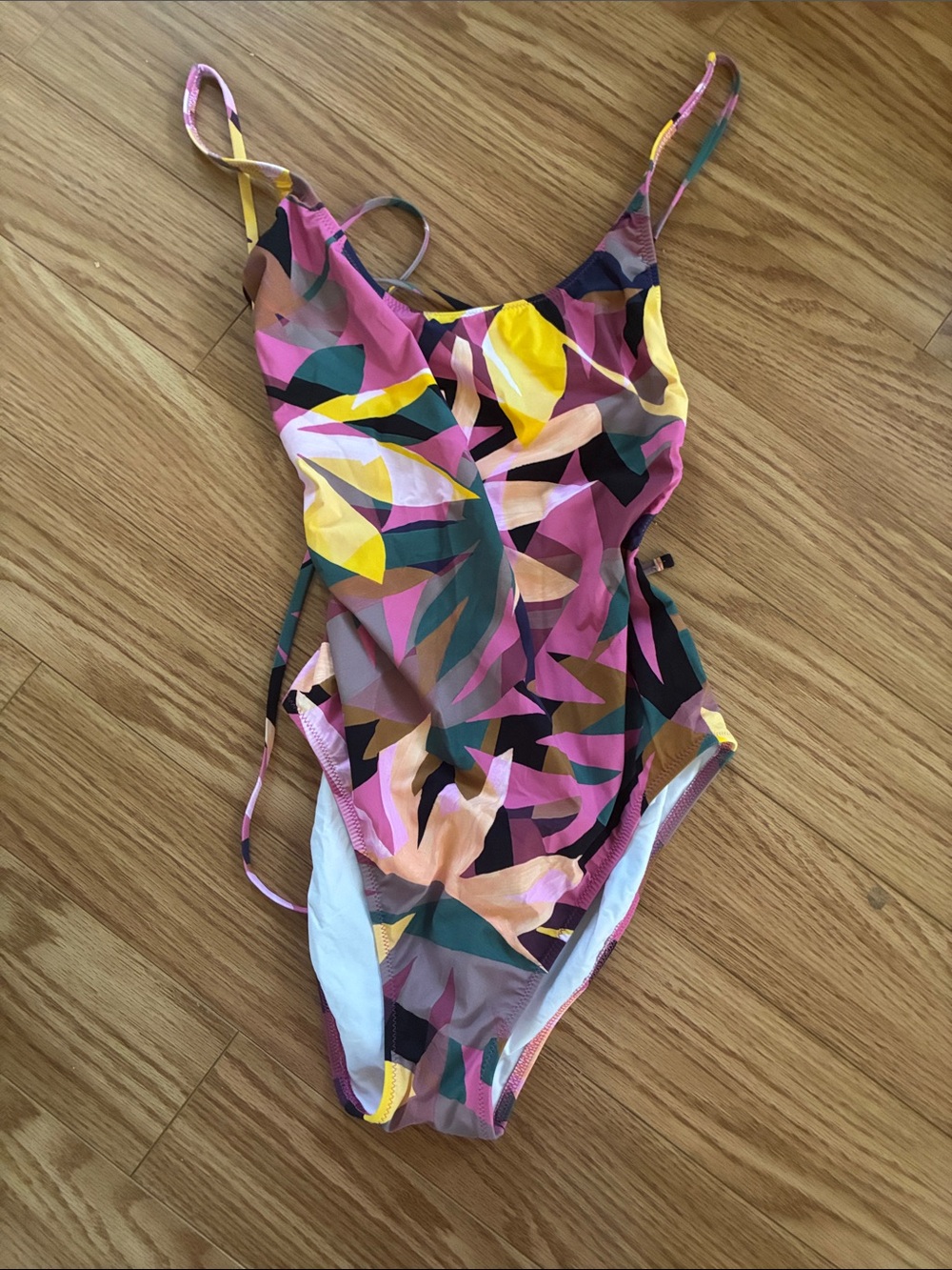 10/25$ 🧁 Abstract Multi-Color One-Piece Swimsuit